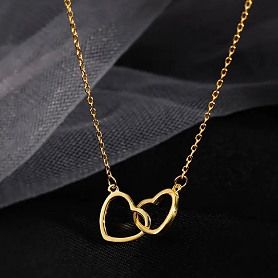 Collier étreinte amoureuse