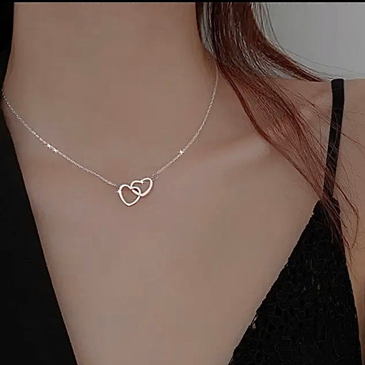 Collier étreinte amoureuse